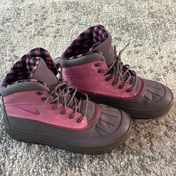 Nike ACG Shoes Nike Woodside Girls Acg Boots Bubblegum Pink
